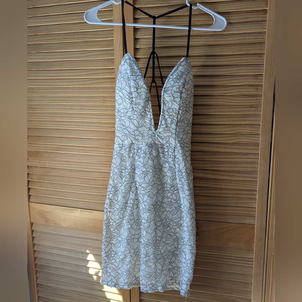 Elegant yet Sexy Backless Lace Dress